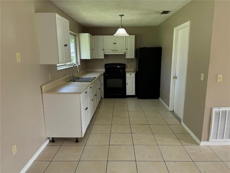 For Sale: $180,000 (3 beds, 2 baths, 1116 Square Feet)