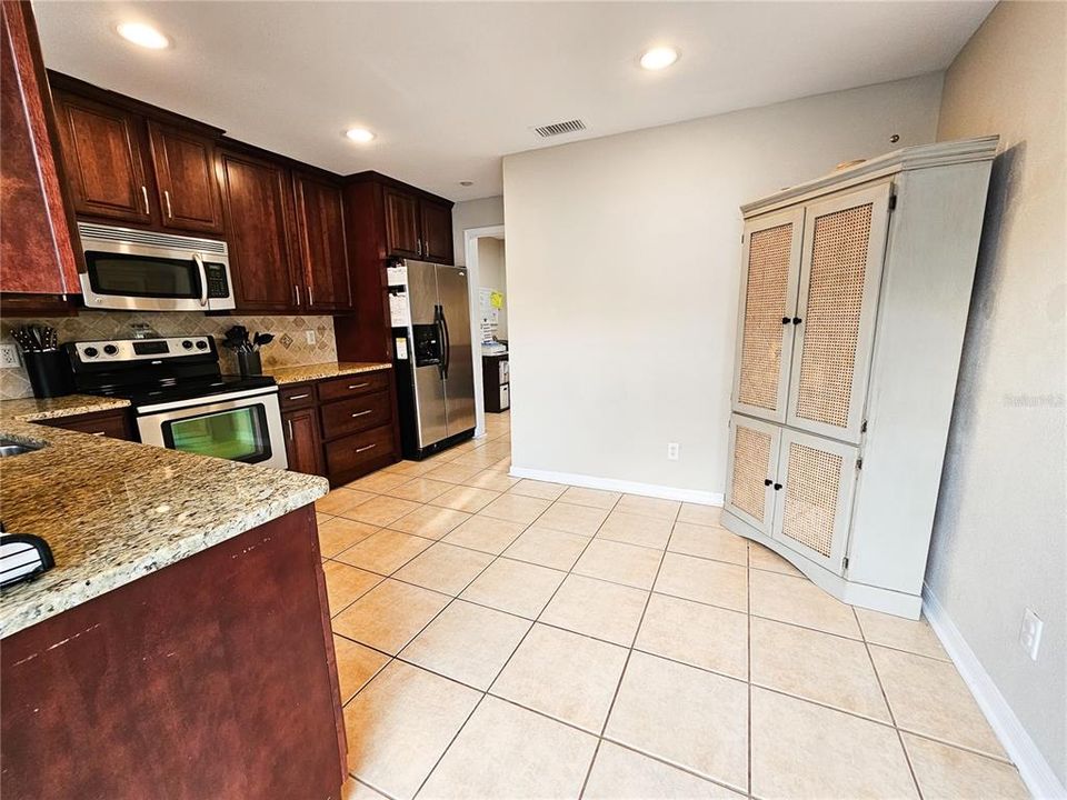 For Sale: $340,000 (3 beds, 2 baths, 1300 Square Feet)