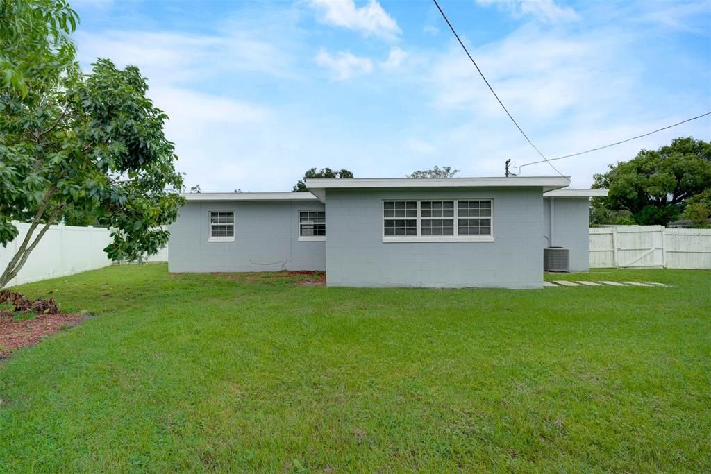 For Sale: $329,900 (3 beds, 2 baths, 1104 Square Feet)