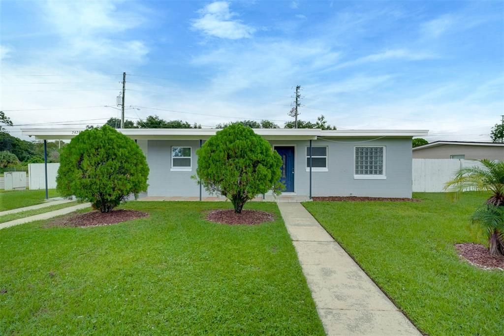 For Sale: $329,900 (3 beds, 2 baths, 1104 Square Feet)