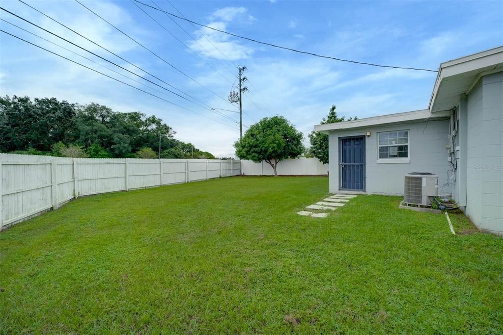 For Sale: $329,900 (3 beds, 2 baths, 1104 Square Feet)