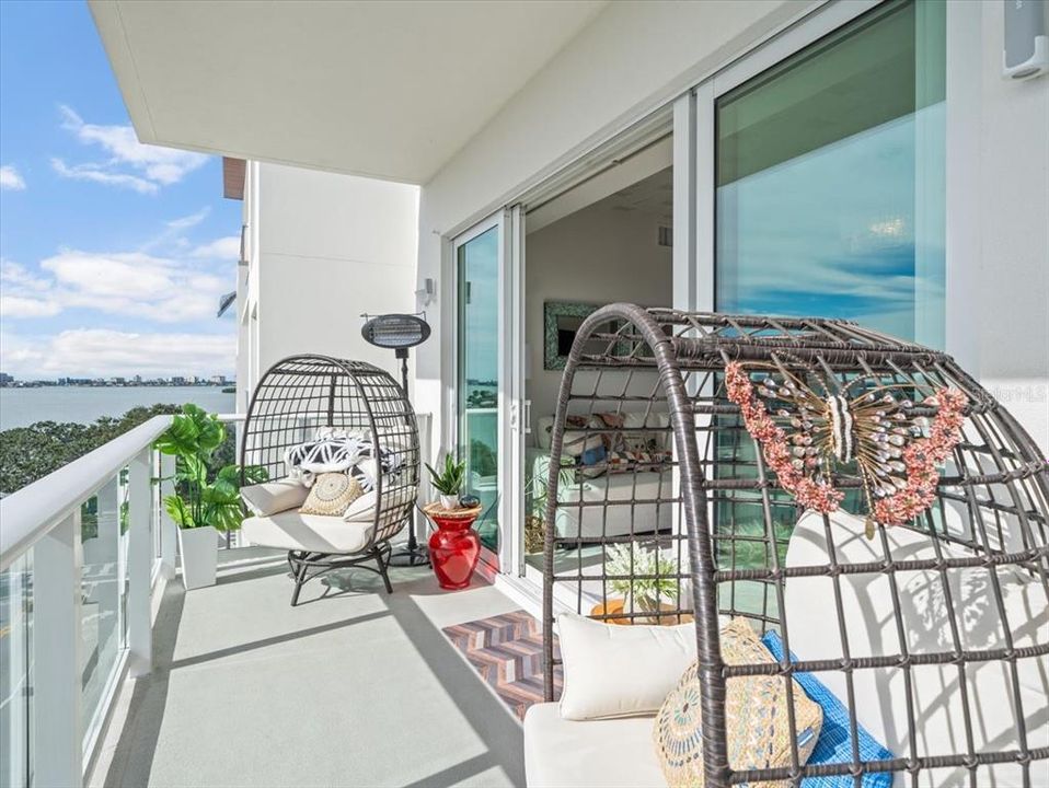 For Sale: $1,475,000 (2 beds, 2 baths, 1409 Square Feet)