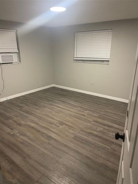 For Rent: $1,900 (2 beds, 1 baths, 865 Square Feet)