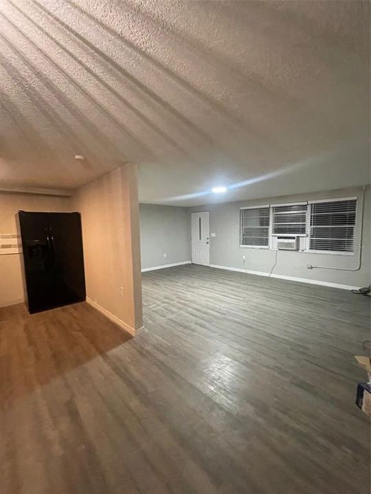 For Rent: $1,900 (2 beds, 1 baths, 865 Square Feet)