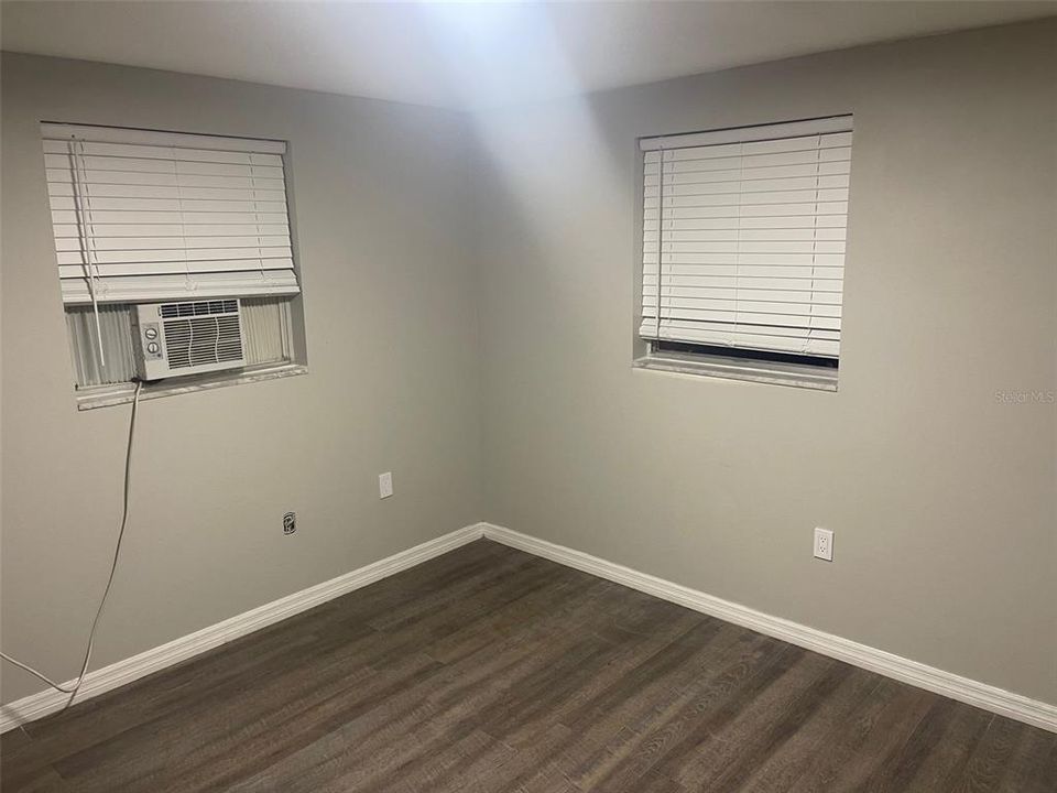 For Rent: $1,900 (2 beds, 1 baths, 865 Square Feet)