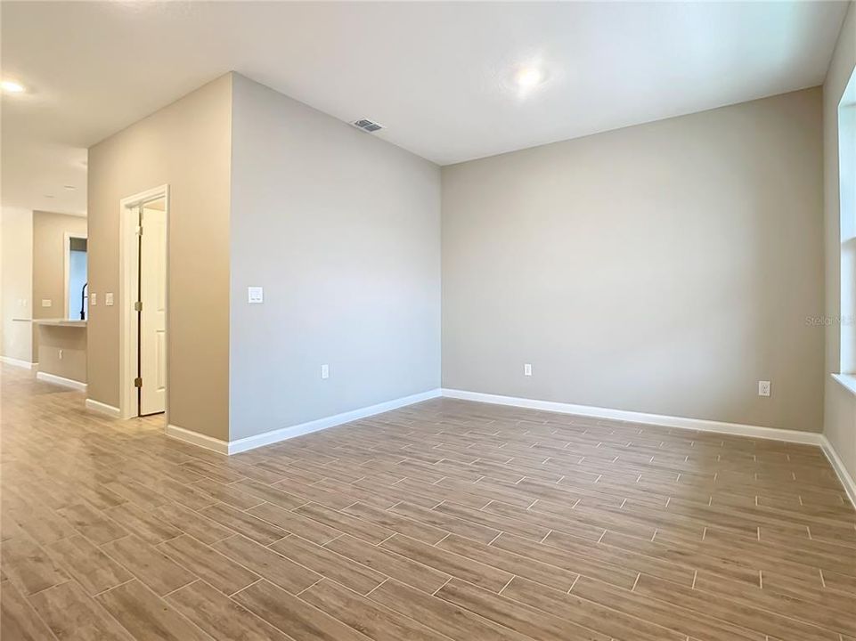 For Rent: $2,350 (3 beds, 3 baths, 1794 Square Feet)