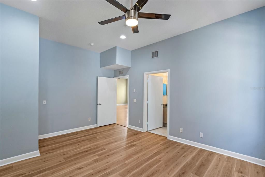 For Sale: $469,000 (2 beds, 2 baths, 1298 Square Feet)