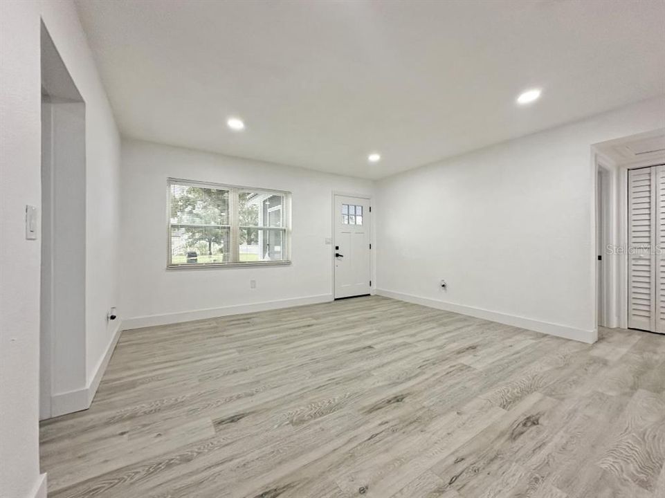 For Sale: $314,900 (3 beds, 1 baths, 1250 Square Feet)