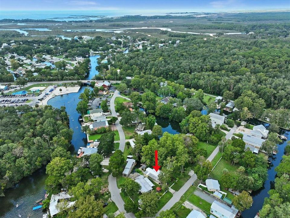 На продажу: $550,000 (0.24 acres)