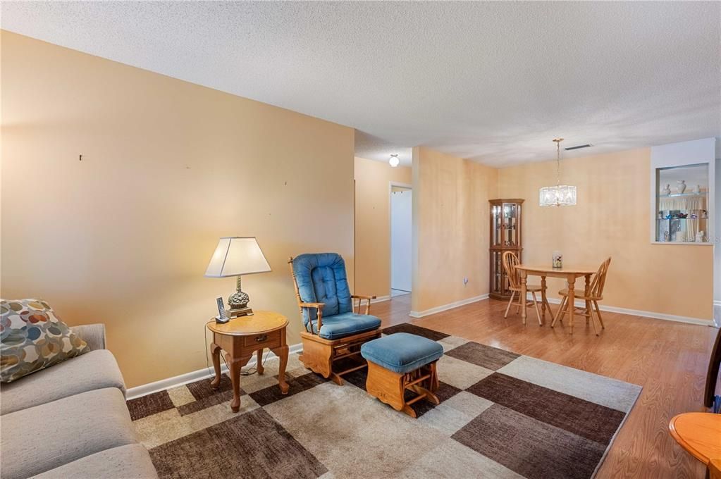 For Sale: $154,990 (2 beds, 2 baths, 1215 Square Feet)