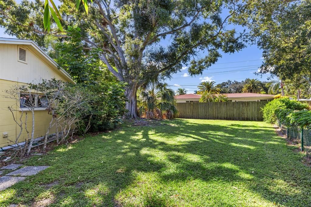 For Sale: $674,900 (3 beds, 2 baths, 2072 Square Feet)