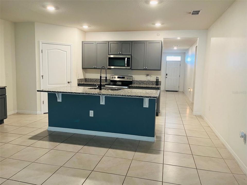 For Rent: $2,400 (4 beds, 2 baths, 1846 Square Feet)