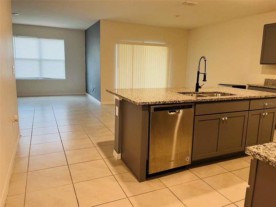 For Rent: $2,400 (4 beds, 2 baths, 1846 Square Feet)