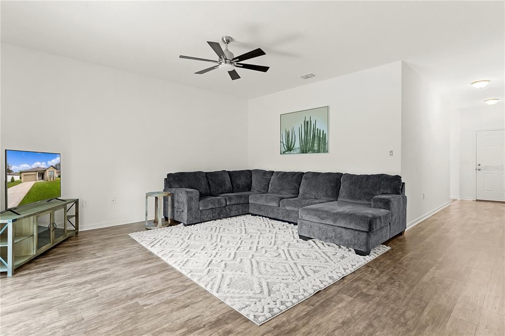 For Sale: $389,000 (3 beds, 2 baths, 1679 Square Feet)