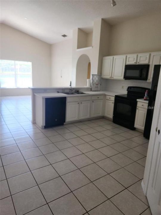 For Rent: $2,500 (4 beds, 3 baths, 1622 Square Feet)