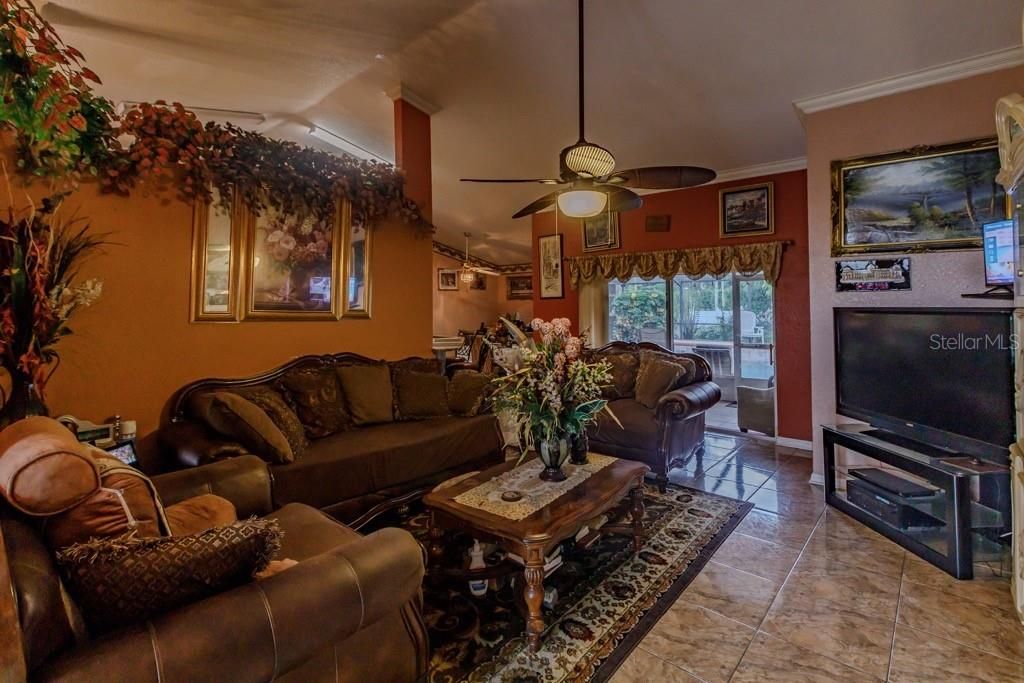 En Venta: $450,000 (3 camas, 2 baños, 1859 Pies cuadrados)