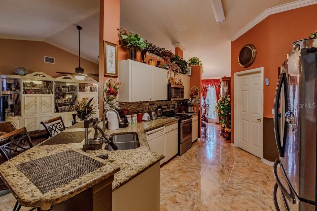 For Sale: $450,000 (3 beds, 2 baths, 1859 Square Feet)