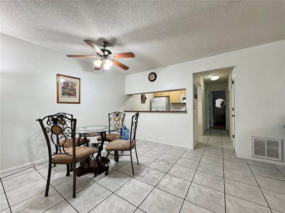 For Rent: $1,600 (2 beds, 2 baths, 912 Square Feet)