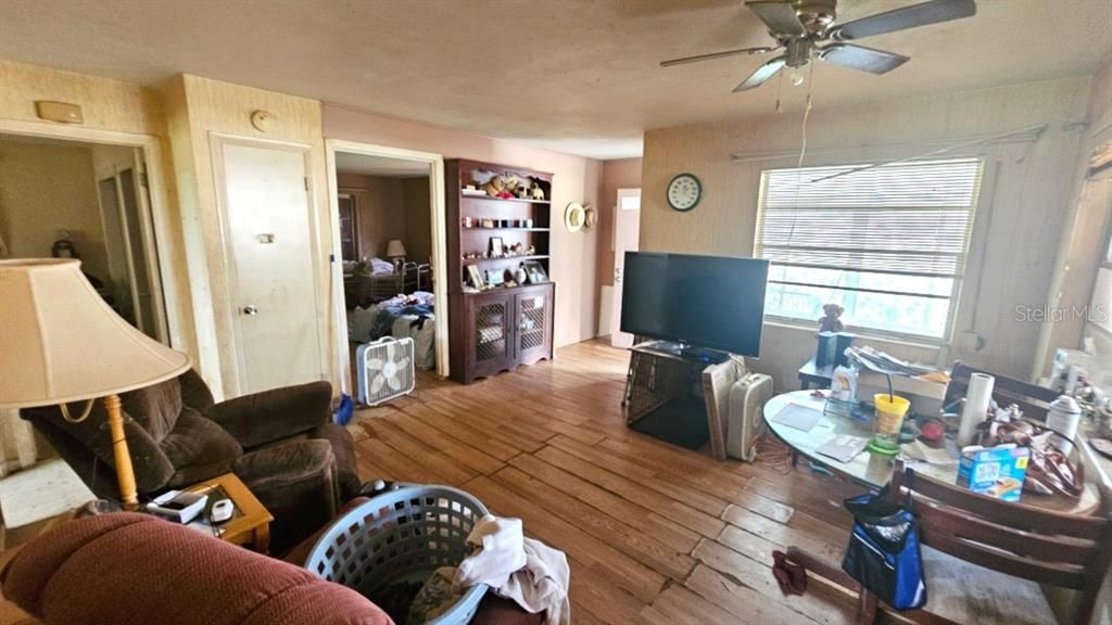 For Sale: $75,000 (2 beds, 2 baths, 886 Square Feet)