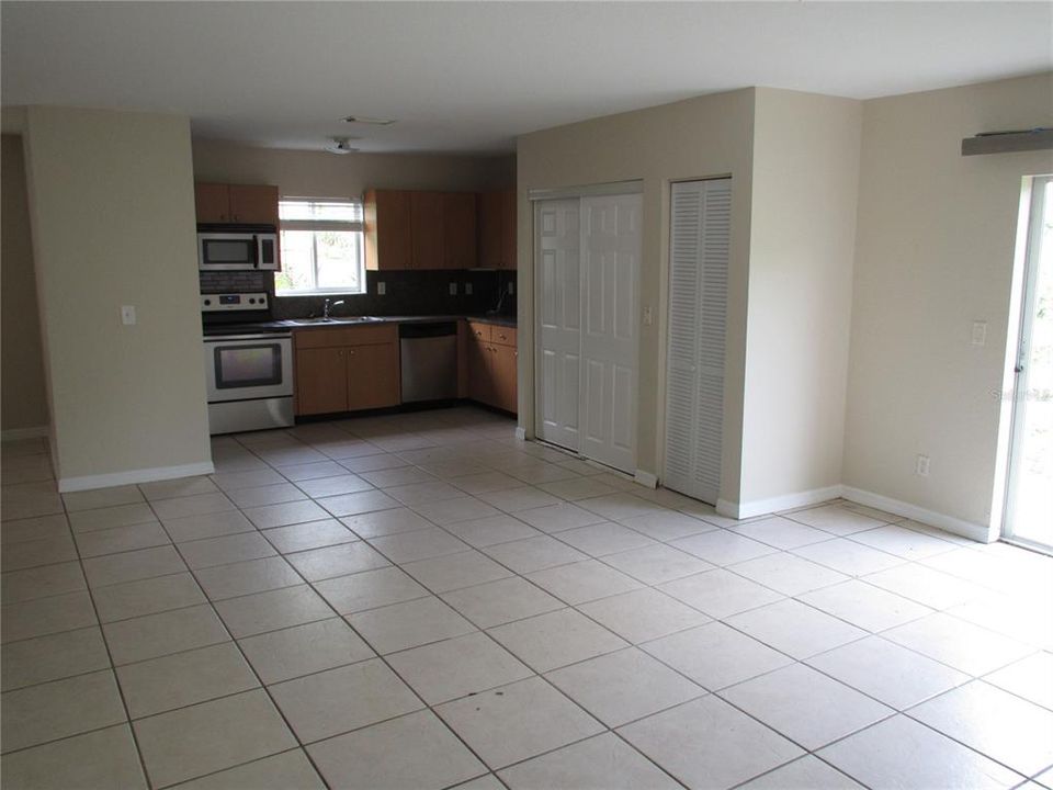 For Rent: $1,700 (3 beds, 2 baths, 1567 Square Feet)