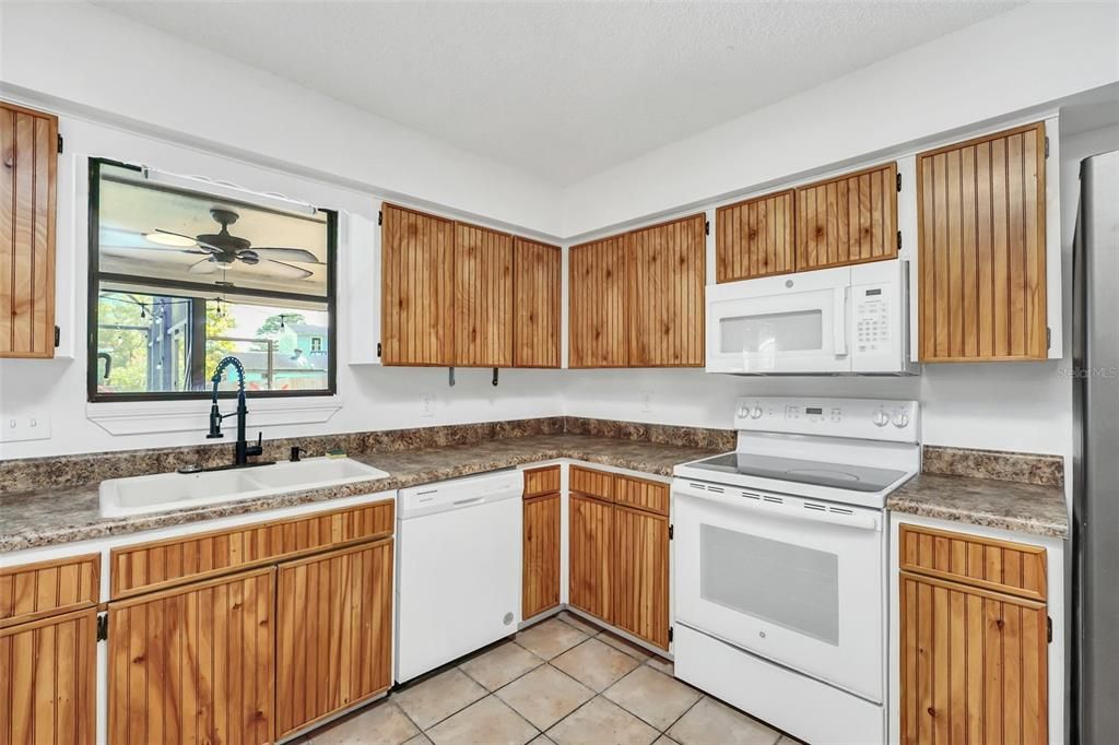 For Sale: $389,900 (3 beds, 2 baths, 1328 Square Feet)