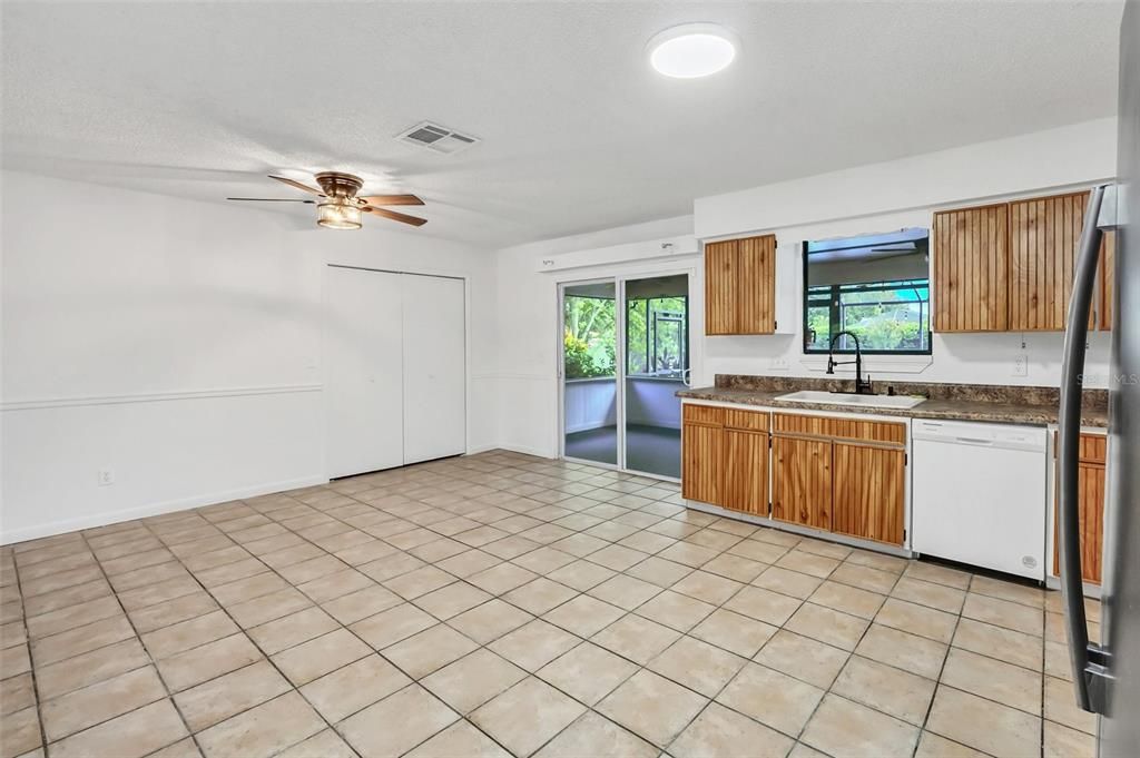 For Sale: $389,900 (3 beds, 2 baths, 1328 Square Feet)