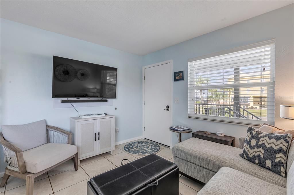 For Sale: $399,000 (2 beds, 2 baths, 720 Square Feet)