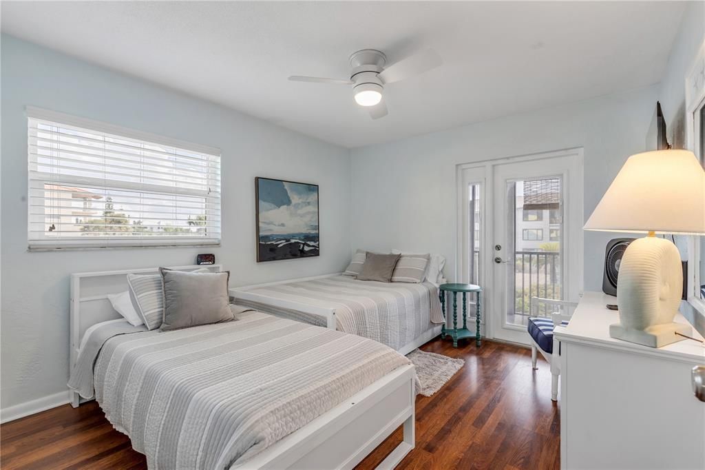 For Sale: $399,000 (2 beds, 2 baths, 720 Square Feet)