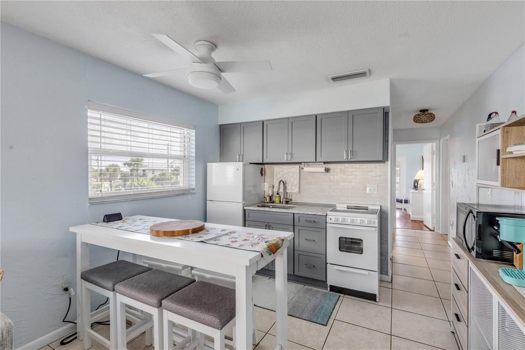 For Sale: $399,000 (2 beds, 2 baths, 720 Square Feet)