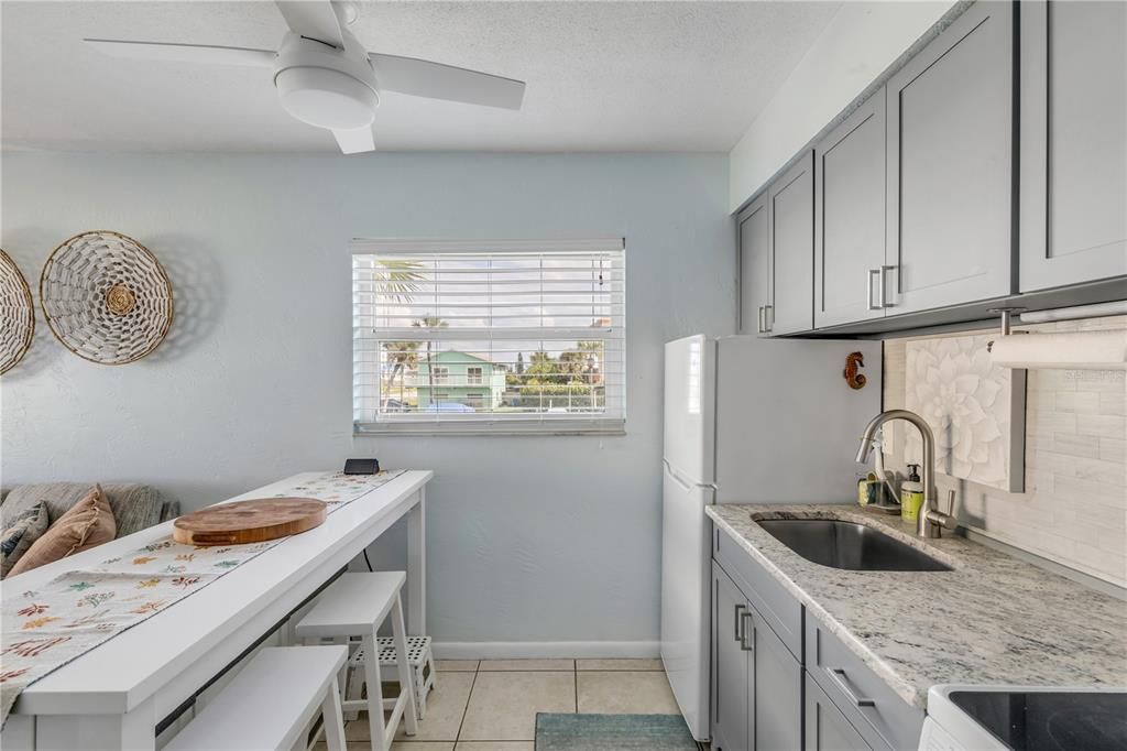 For Sale: $399,000 (2 beds, 2 baths, 720 Square Feet)