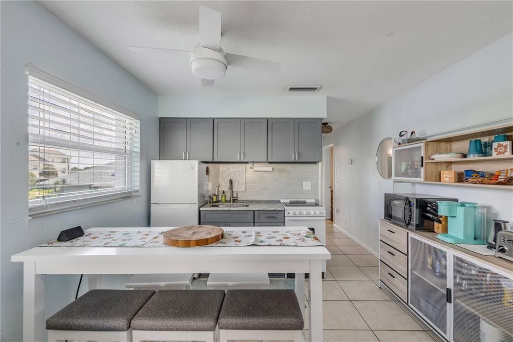 For Sale: $399,000 (2 beds, 2 baths, 720 Square Feet)