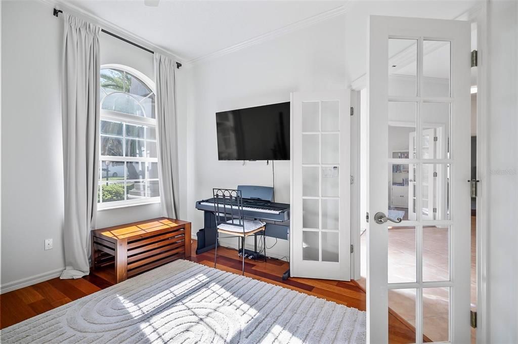 Flex room/Dining Room w french doors