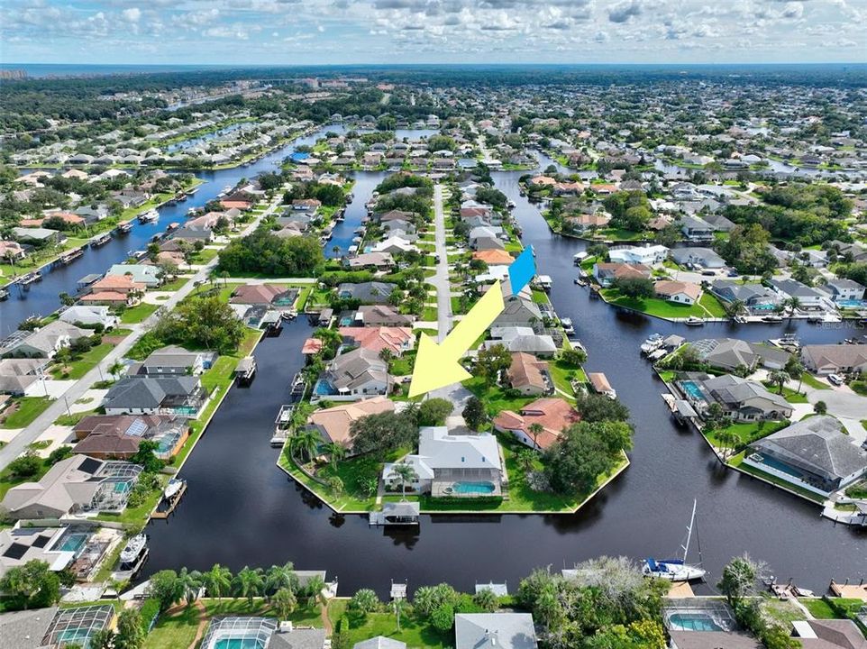 A short, unobstructed boat ride to the Intracoastal!