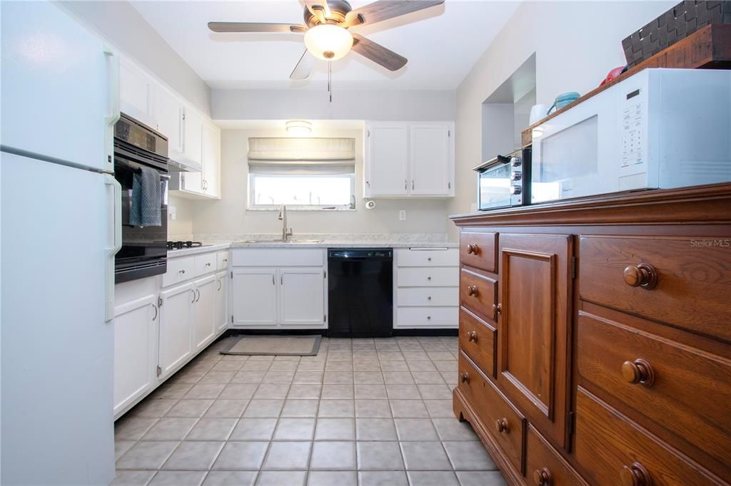 For Sale: $229,000 (2 beds, 1 baths, 1149 Square Feet)