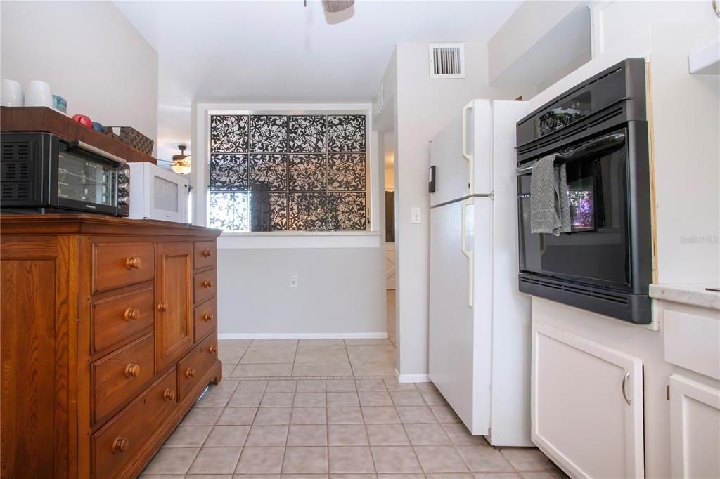 For Sale: $229,000 (2 beds, 1 baths, 1149 Square Feet)