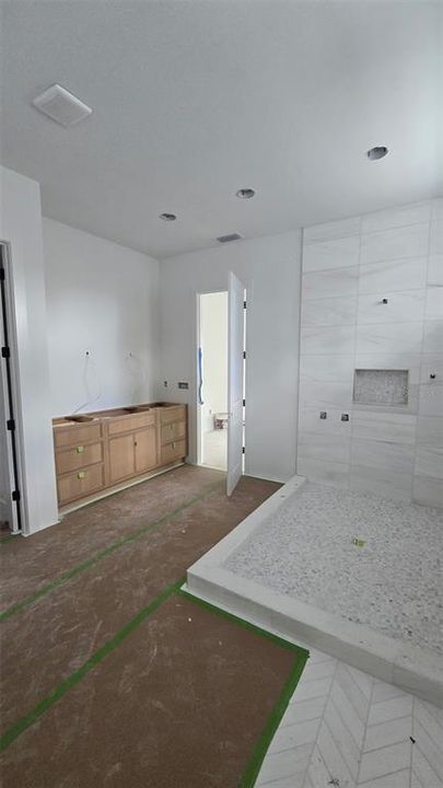 Active With Contract: $2,599,000 (5 beds, 5 baths, 3780 Square Feet)