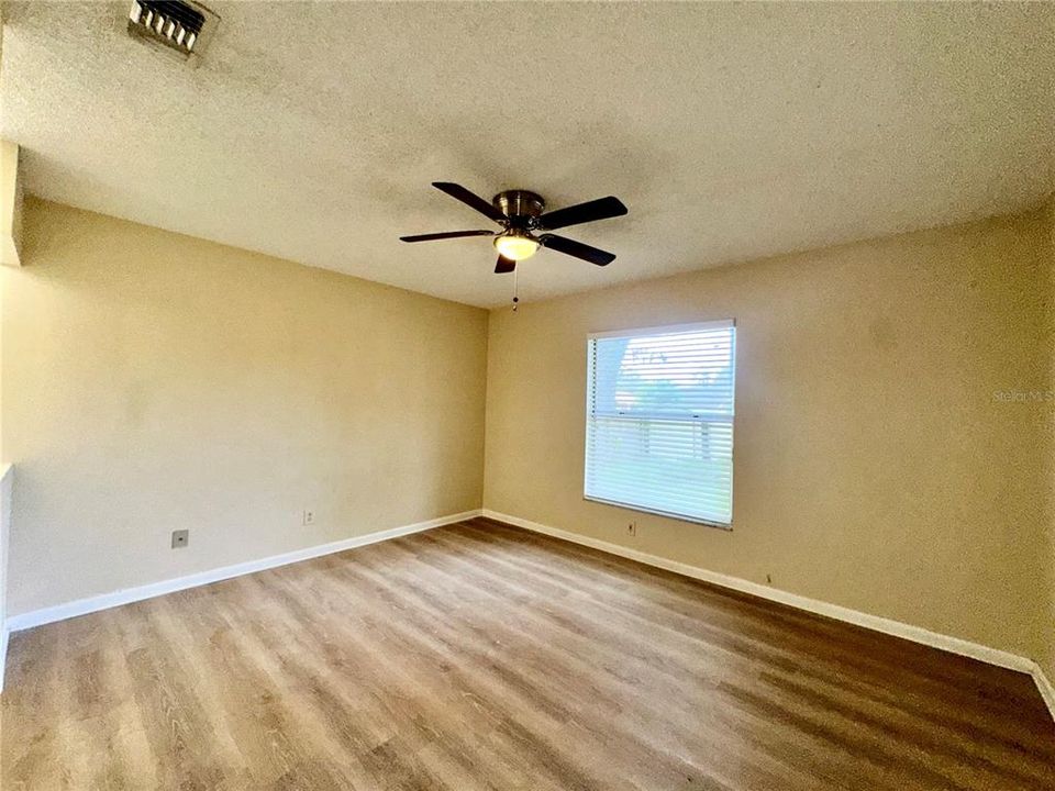 For Rent: $2,150 (3 beds, 2 baths, 1422 Square Feet)