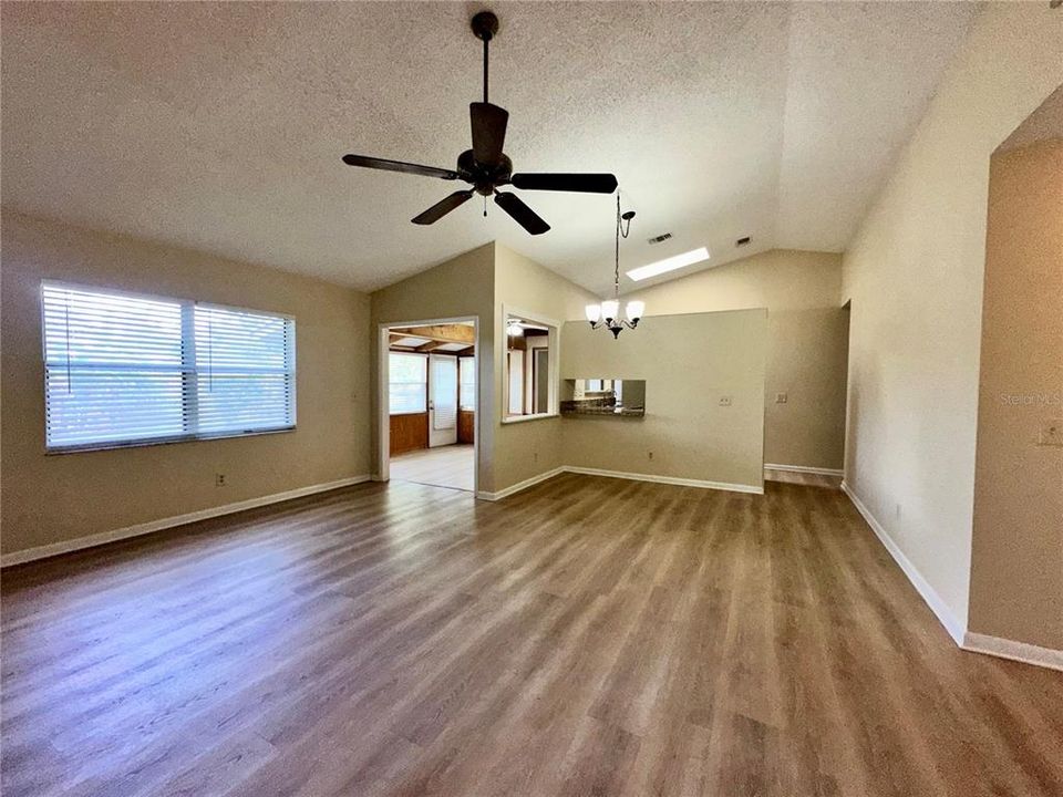 For Rent: $2,150 (3 beds, 2 baths, 1422 Square Feet)