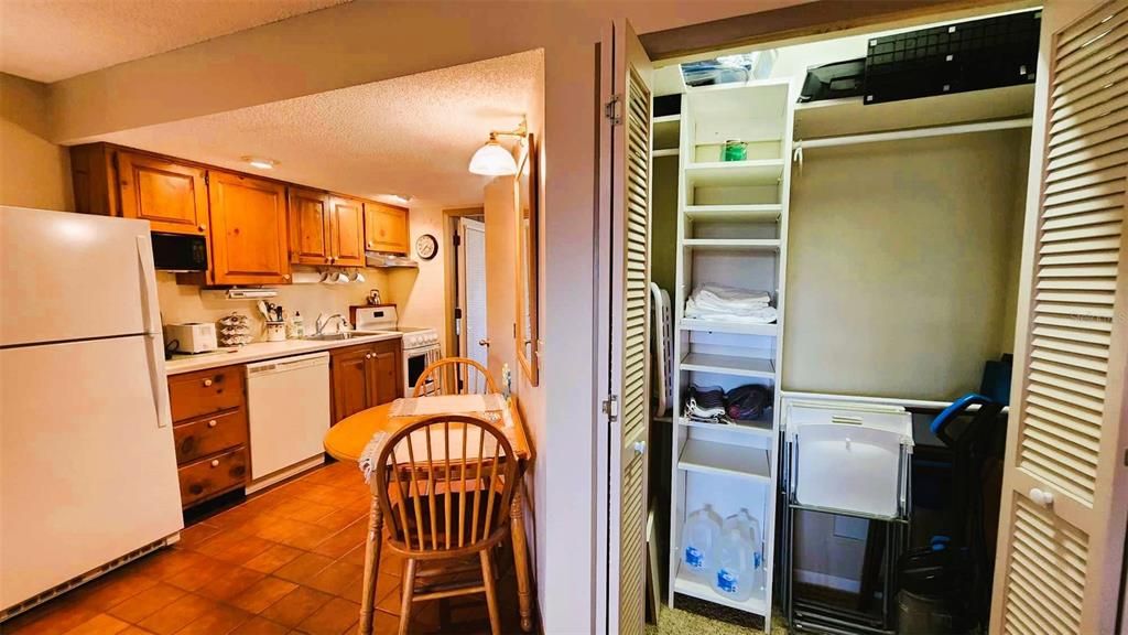 For Sale: $140,000 (1 beds, 1 baths, 481 Square Feet)