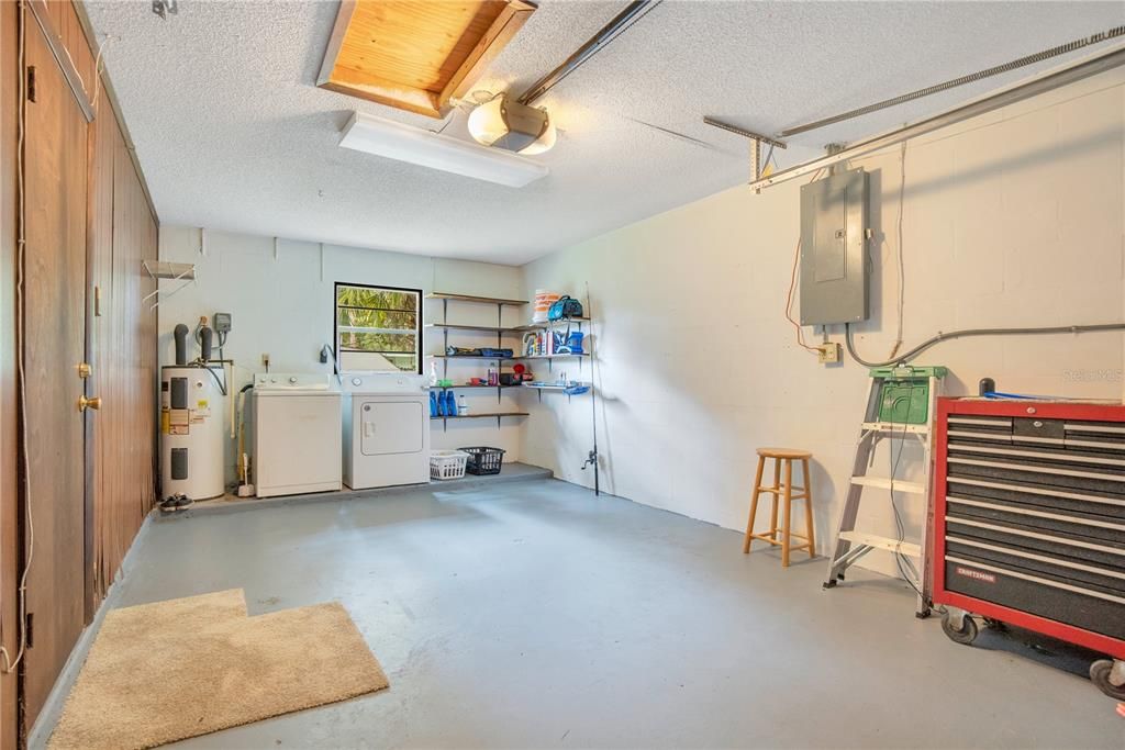 For Sale: $262,000 (2 beds, 1 baths, 999 Square Feet)