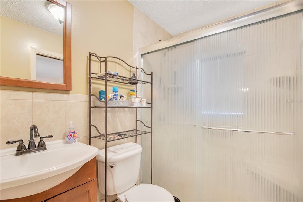 For Sale: $262,000 (2 beds, 1 baths, 999 Square Feet)