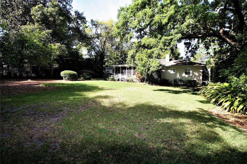 EXPANSIVE REAR GARDEN