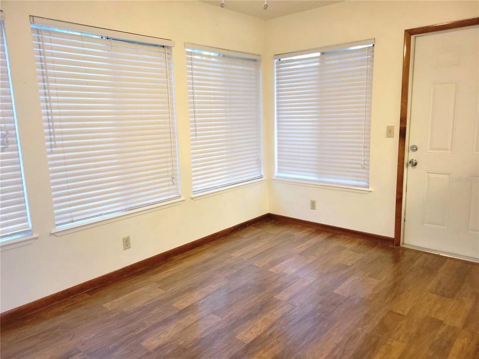 For Rent: $1,500 (2 beds, 2 baths, 990 Square Feet)