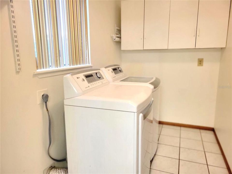 For Rent: $1,500 (2 beds, 2 baths, 990 Square Feet)