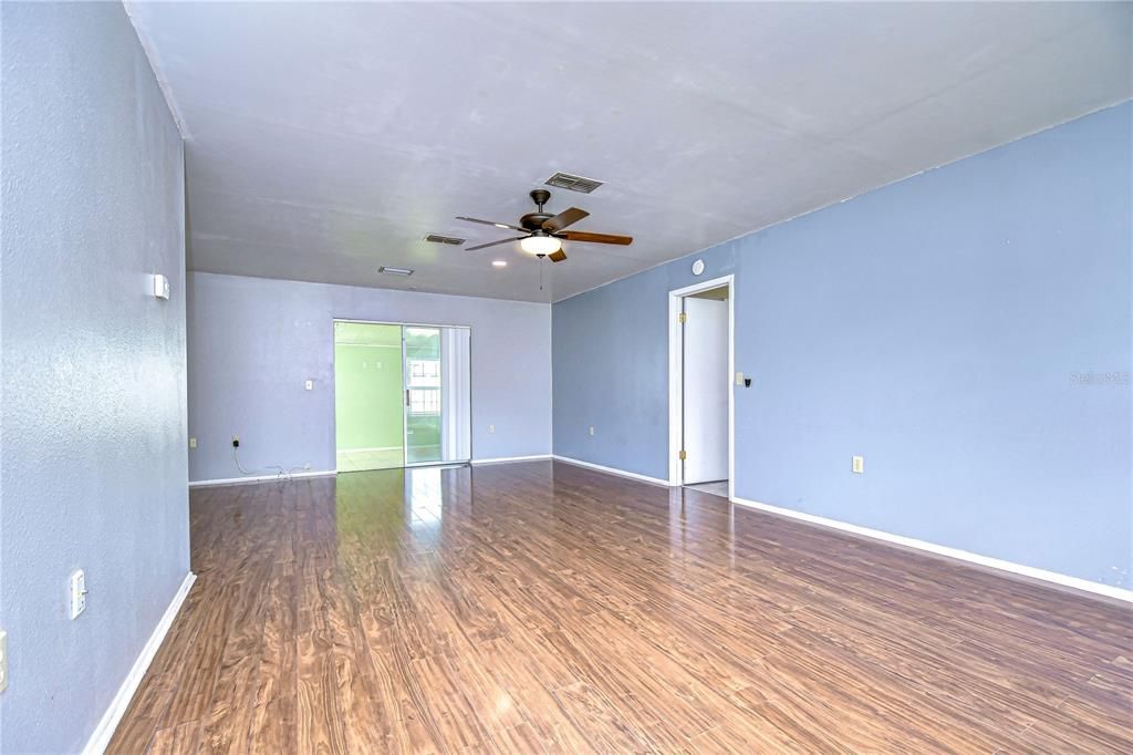 For Sale: $229,900 (3 beds, 2 baths, 1311 Square Feet)