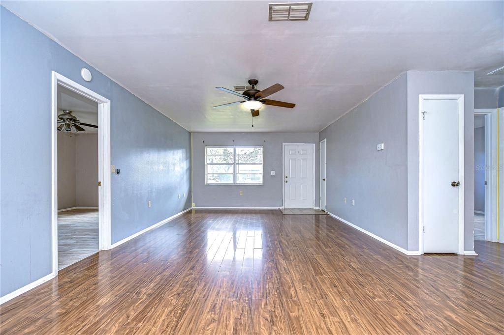 For Sale: $229,900 (3 beds, 2 baths, 1311 Square Feet)