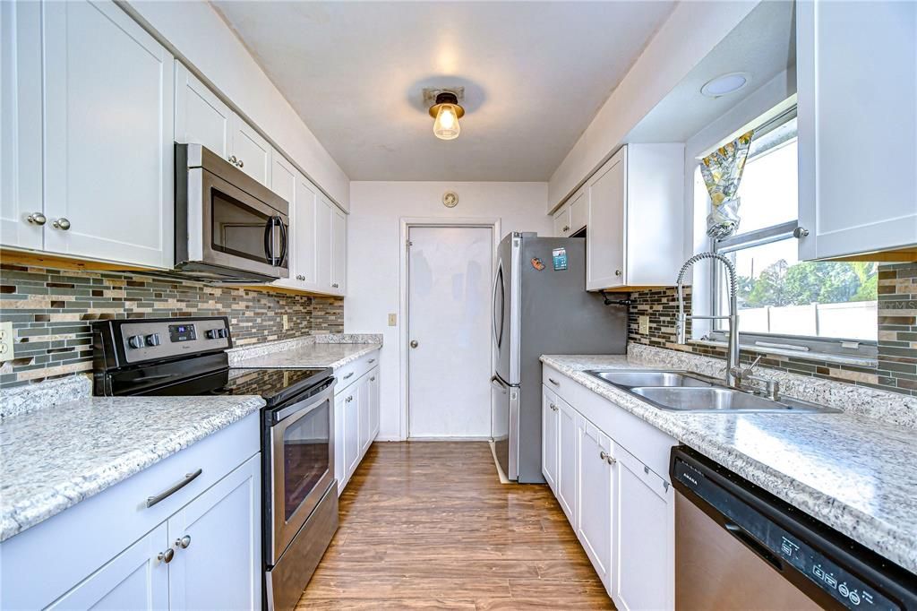 For Sale: $229,900 (3 beds, 2 baths, 1311 Square Feet)