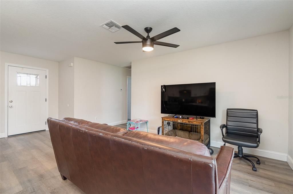 For Sale: $375,000 (3 beds, 2 baths, 1265 Square Feet)