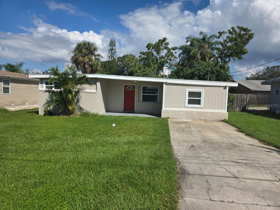 For Sale: $199,900 (3 beds, 2 baths, 972 Square Feet)