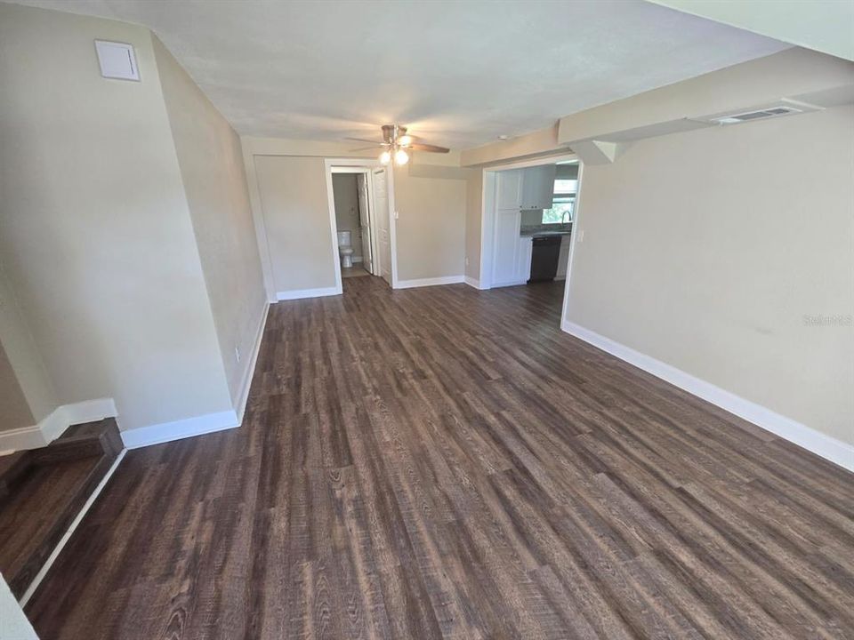 For Sale: $199,900 (3 beds, 2 baths, 972 Square Feet)